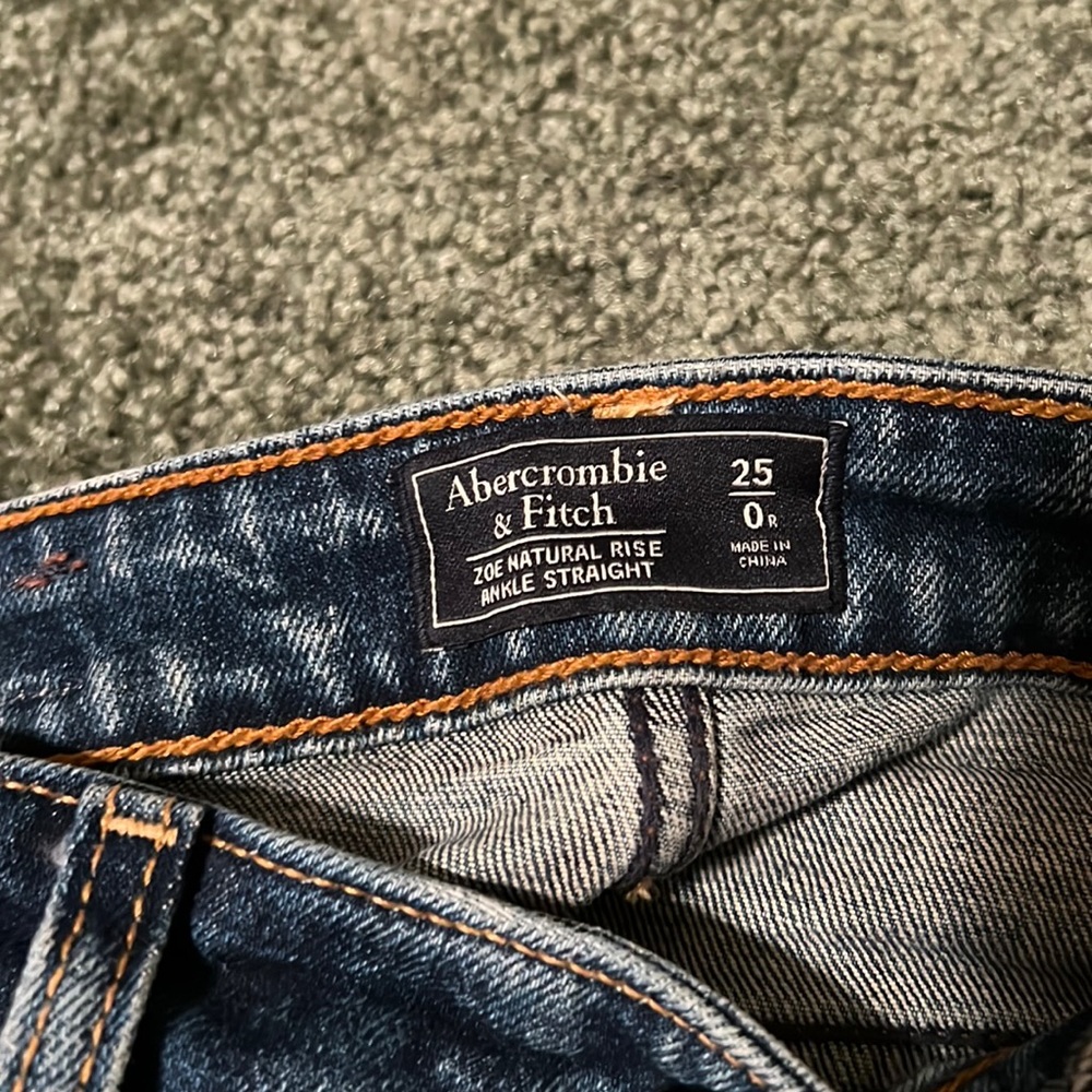 Ankle straight jeans size 25 R. Abercrombie and Fitch